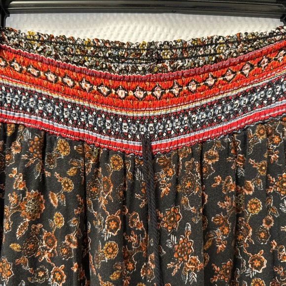 Women’s casual pants. Size Junior Large - Picture 2 of 7